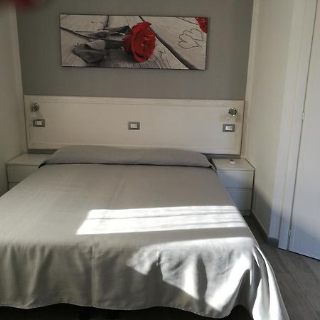 Iron Gate Marina3B Hotel Сарцана Екстериор снимка