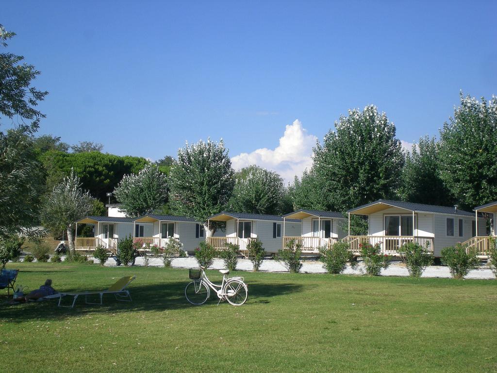 Iron Gate Marina3B Hotel Сарцана Екстериор снимка