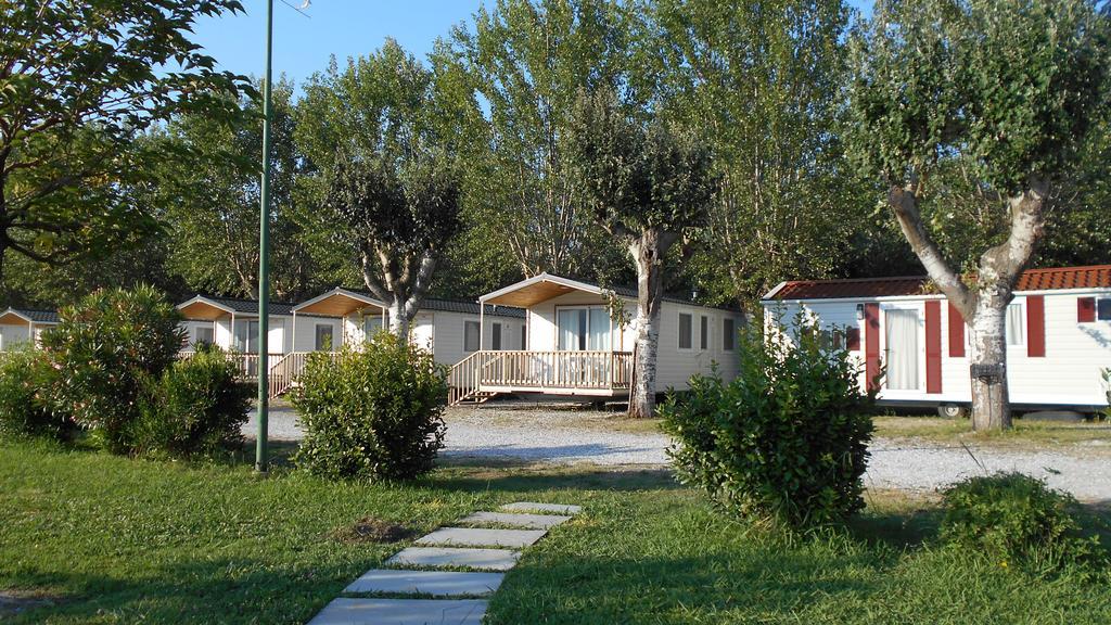 Iron Gate Marina3B Hotel Сарцана Екстериор снимка