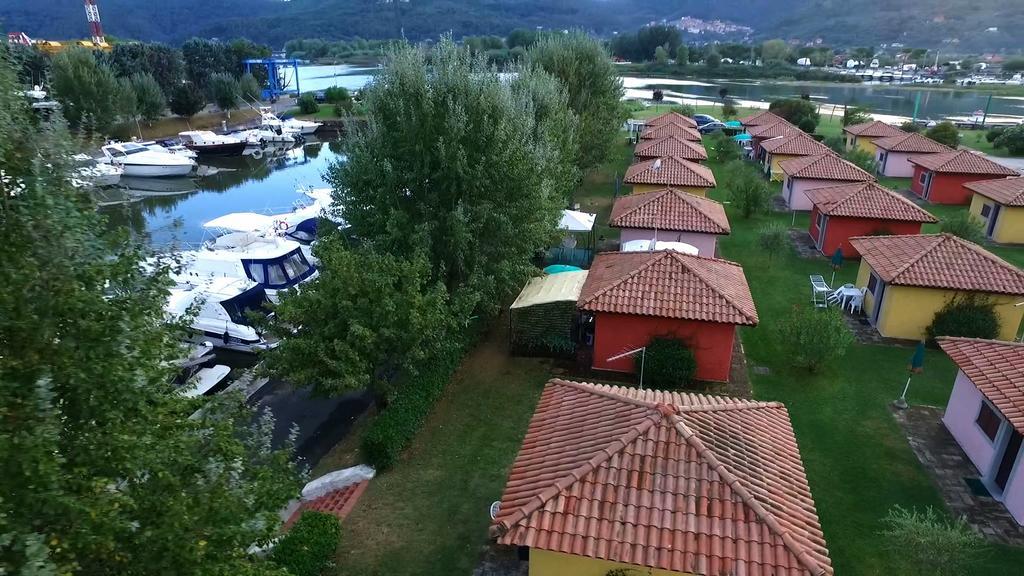 Iron Gate Marina3B Hotel Сарцана Екстериор снимка