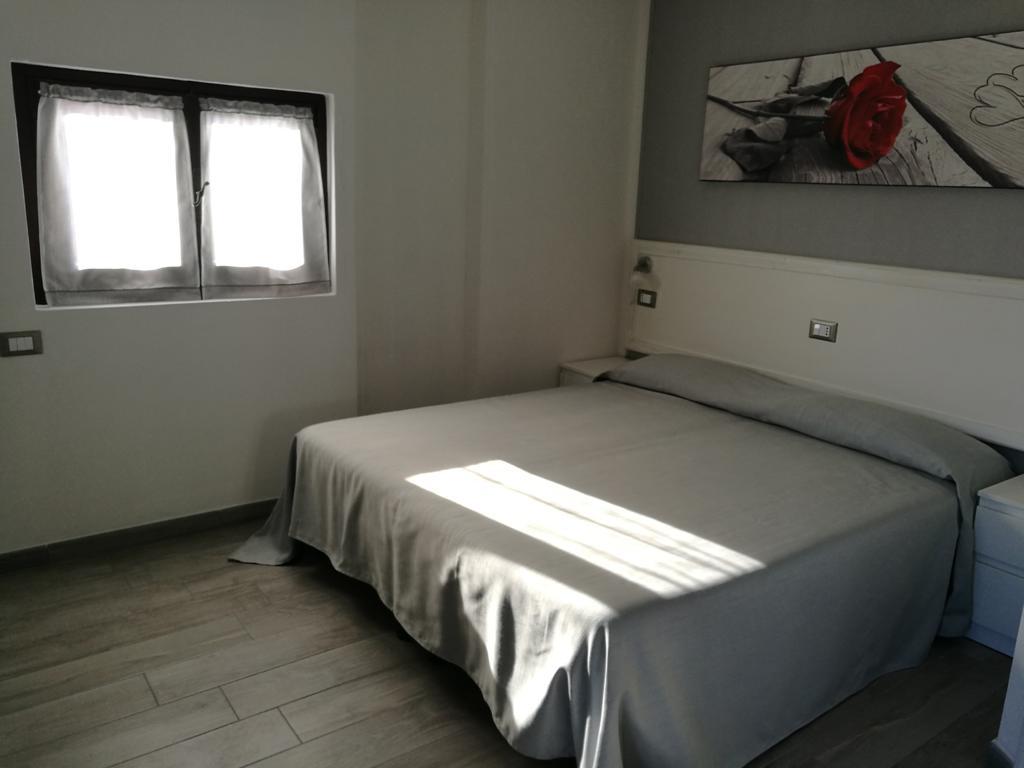 Iron Gate Marina3B Hotel Сарцана Екстериор снимка