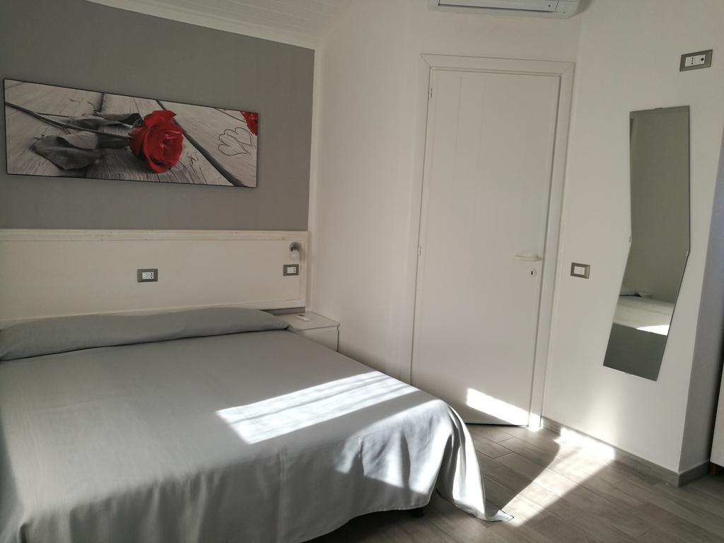 Iron Gate Marina3B Hotel Сарцана Екстериор снимка